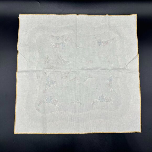 Vintage Tablecloth and 8 Napkin Set Round Flowers Scalloped Edge Floral Spring - Picture 4 of 10